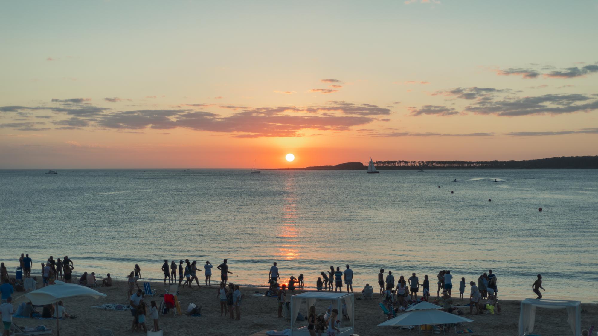 享受普恩塔德尔埃斯特酒店 埃斯特角城 外观 照片 Sunset at the beach