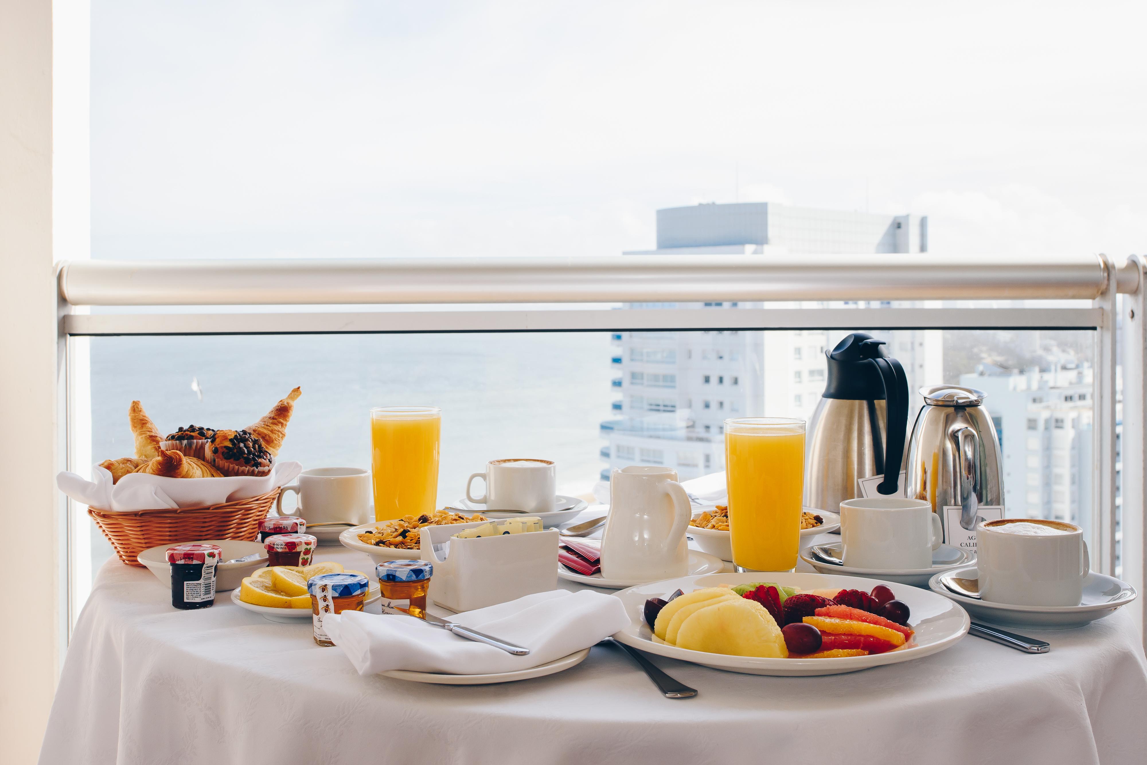 享受普恩塔德尔埃斯特酒店 埃斯特角城 外观 照片 A typical breakfast