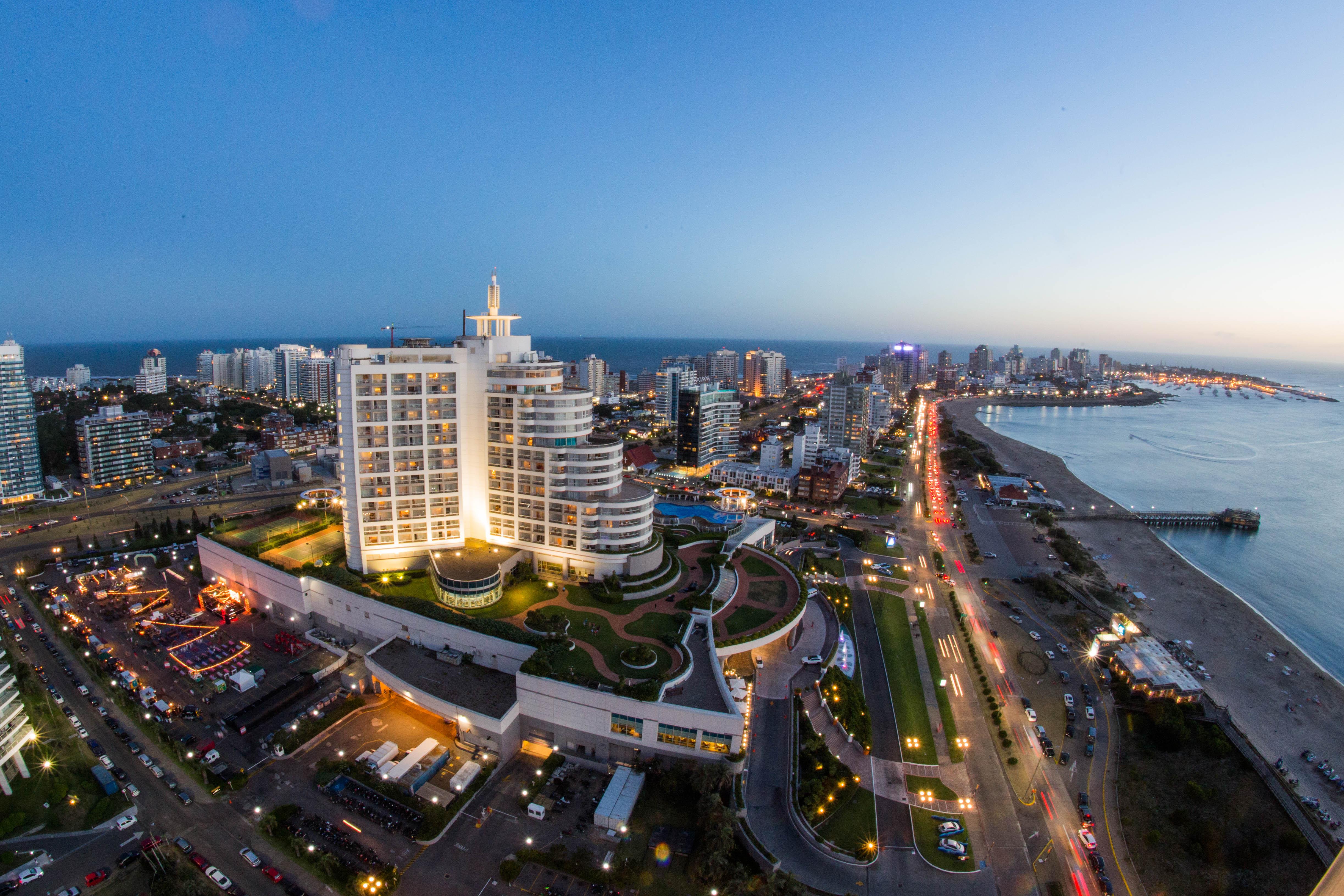 享受普恩塔德尔埃斯特酒店 埃斯特角城 外观 照片 Aerial view of the complex