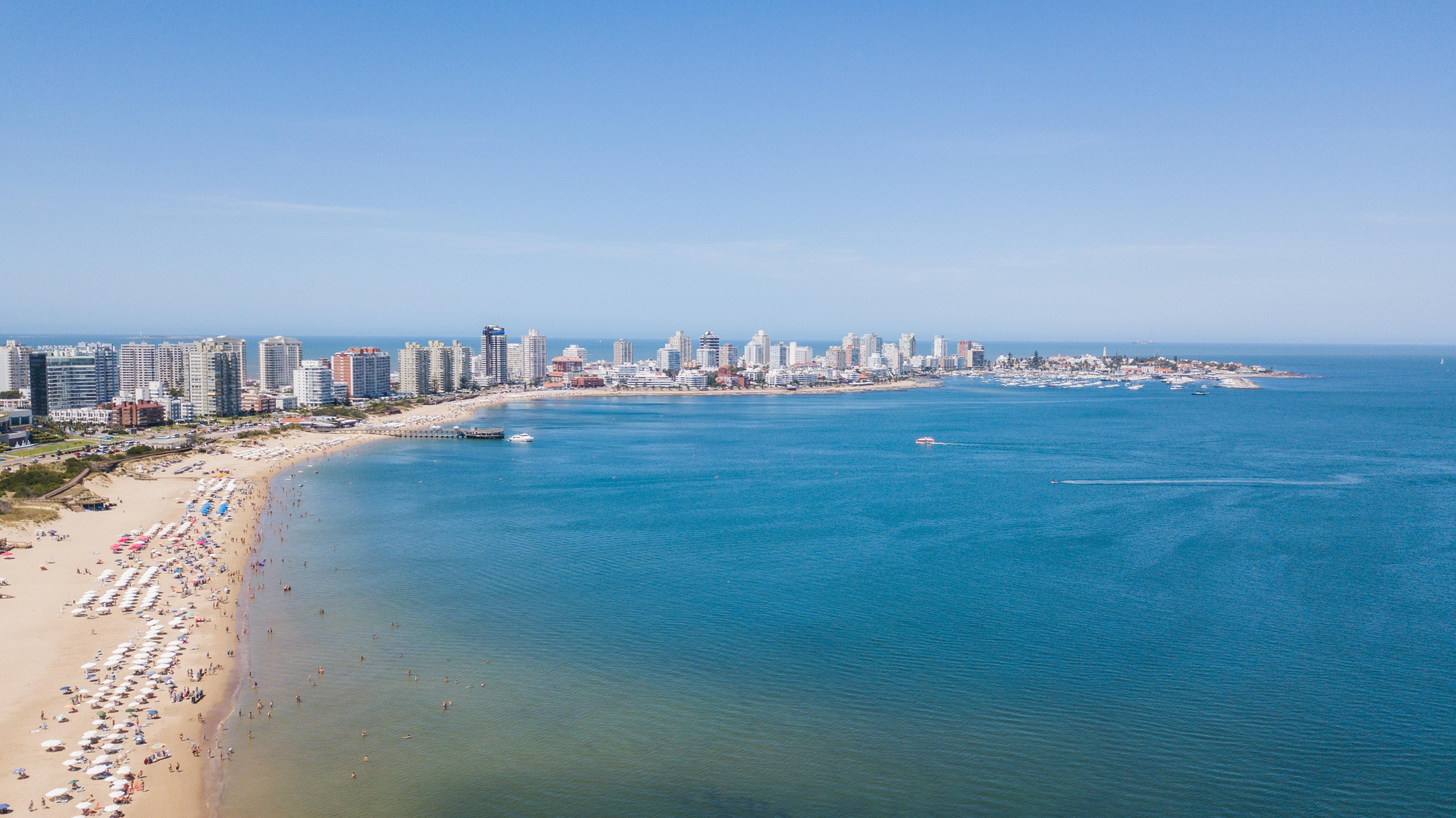 享受普恩塔德尔埃斯特酒店 埃斯特角城 外观 照片 View of the city from the sea