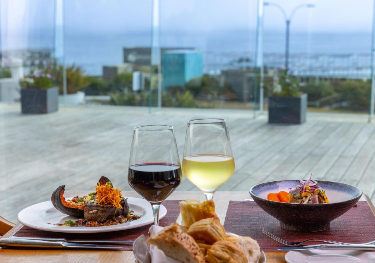 享受普恩塔德尔埃斯特酒店 埃斯特角城 外观 照片 Tapas at a restaurant in Spain