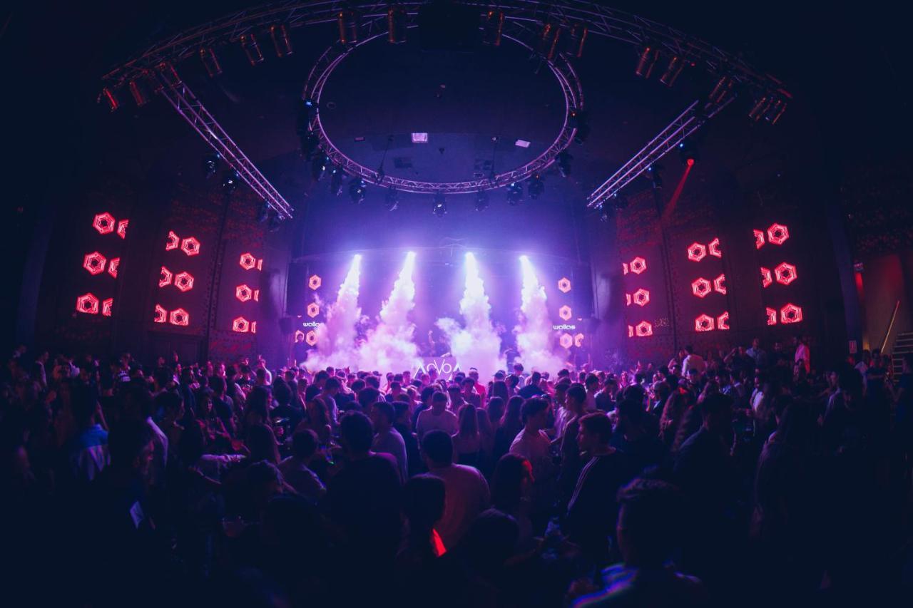享受普恩塔德尔埃斯特酒店 埃斯特角城 外观 照片 The nightclub in 2019