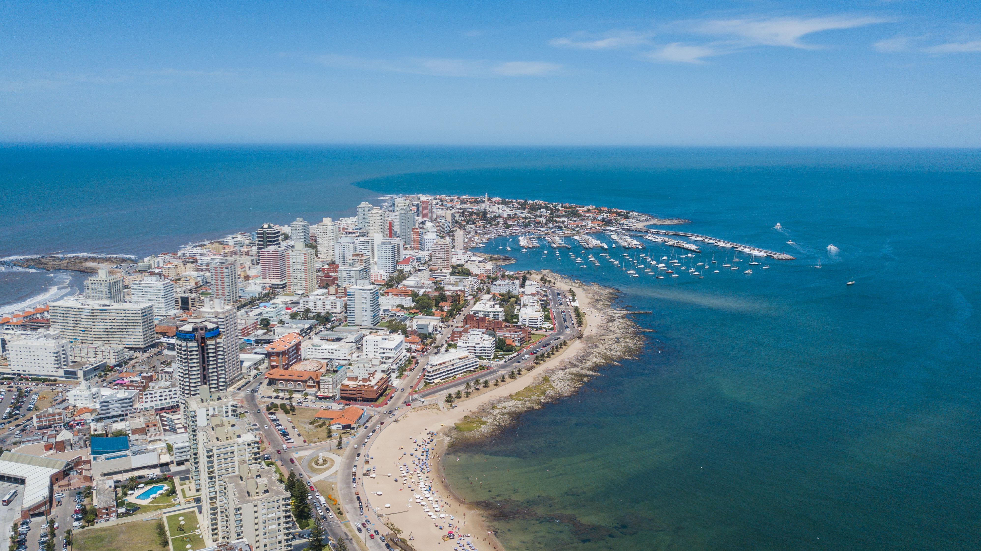 享受普恩塔德尔埃斯特酒店 埃斯特角城 外观 照片 Aerial view of the city