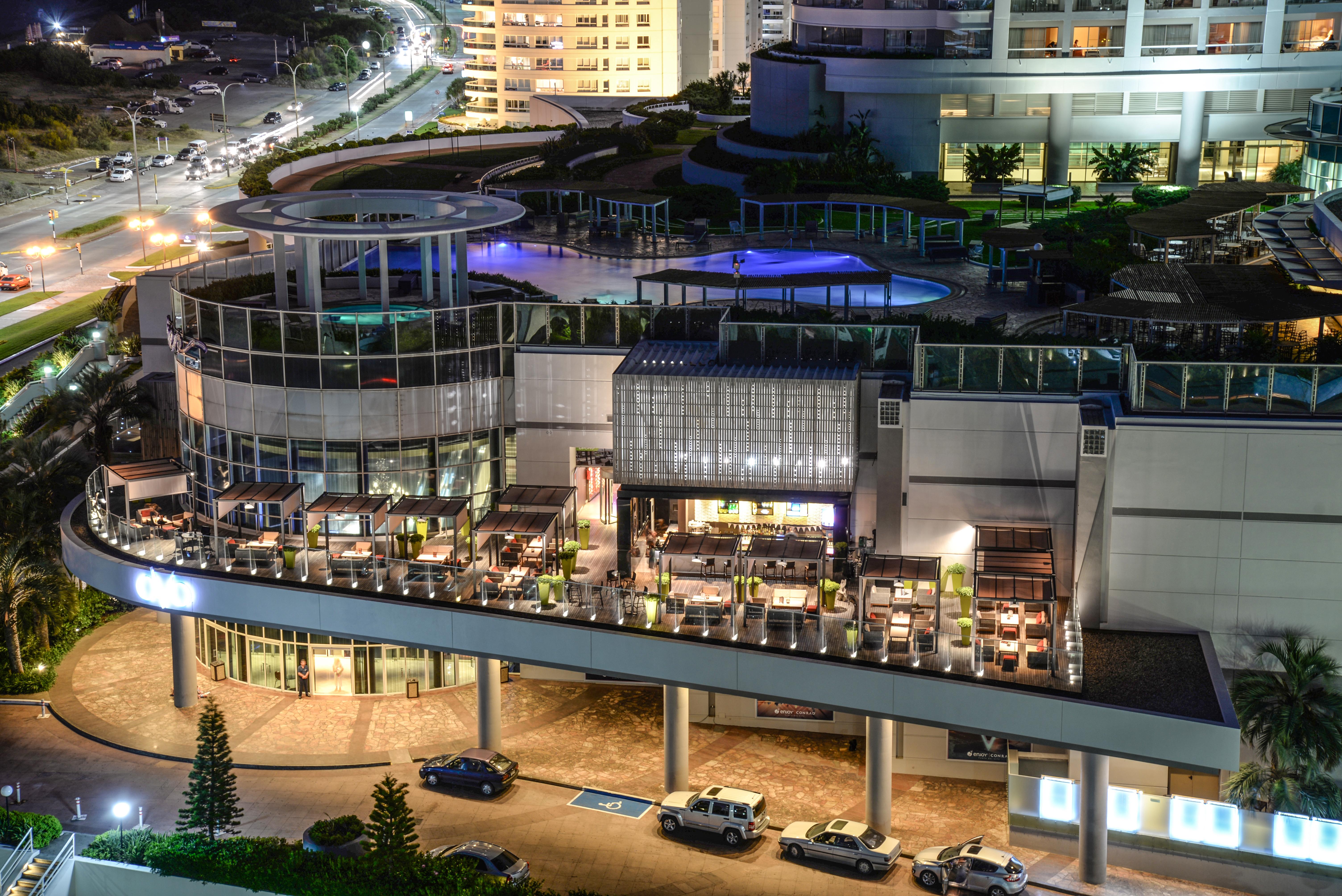 享受普恩塔德尔埃斯特酒店 埃斯特角城 外观 照片 The Sky Bar