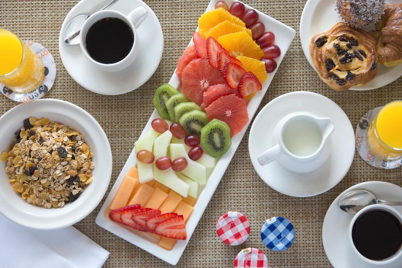 享受普恩塔德尔埃斯特酒店 埃斯特角城 外观 照片 A continental breakfast